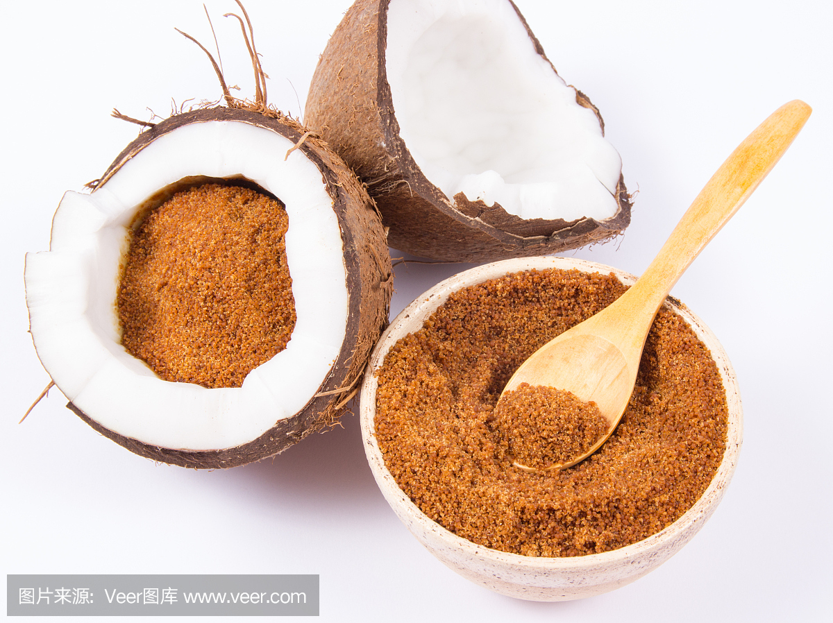 椰子和椰子糖孤立在白色背景。