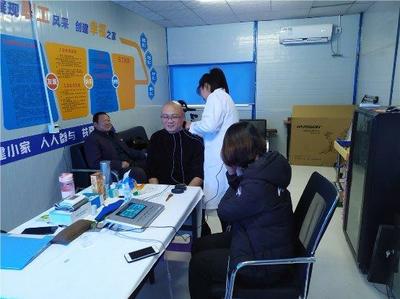 真情關(guān)愛(ài)農(nóng)民工，健康體檢暖人心——記一場(chǎng)特別的健康咨詢服務(wù)